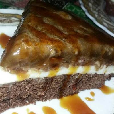  كيك الشكولاته بطبقات التشيز والكراميل 