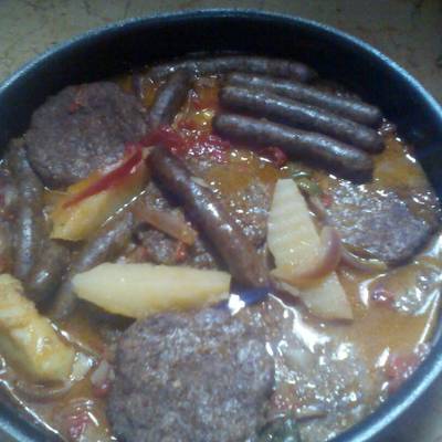  صينية بطاطس بالسجق والهمبرجر 