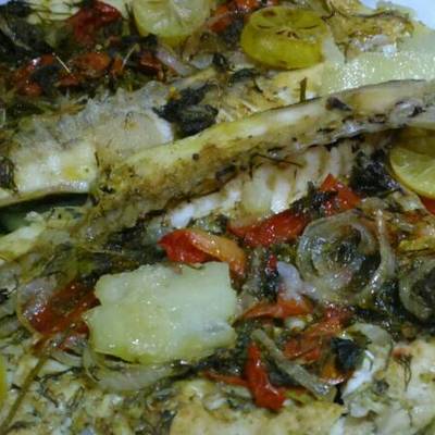  سمك بوري بالبطاطس والليمون والكرفس 