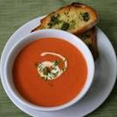  طريقة عمل شوربة الطماطم بالكريمة 