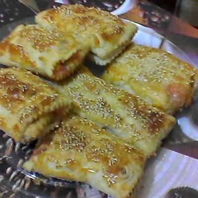  خبيزات بالنقانق والجبن 