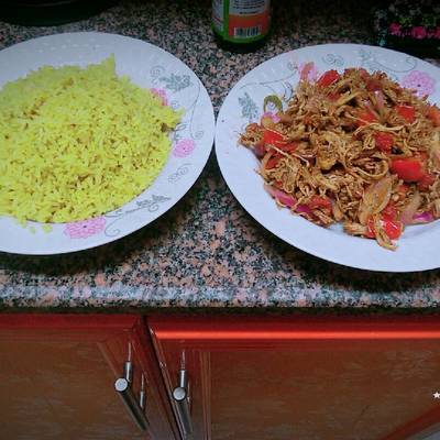  شاورما فراخ ومعاها رز بسمتي مع سلطة زبادي 