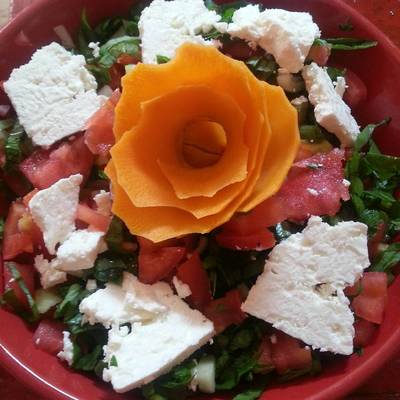  سلطة الخضروات بالجبنة البيضاء 