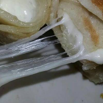  سمبوسة بحشو الجبنه الموزريلا 