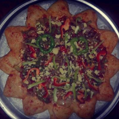  بيتزاااا (محشيه الاطراف). 