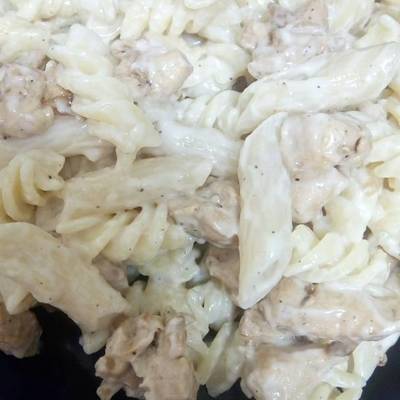  مكرونة بالدجاج والوايت صوص قليلة الدسم 