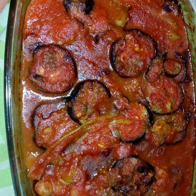  مسقعه بالزيتون واللحمه المفرومه 