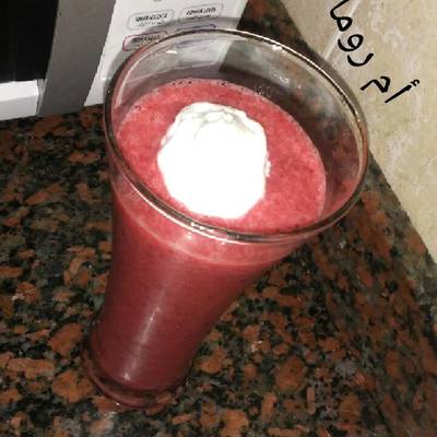  عصير فراولة بالموز (نصف ضربة) 