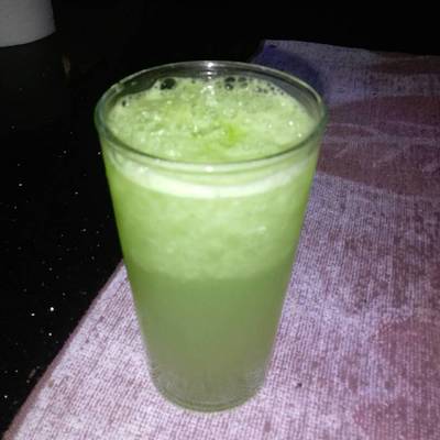  عصير ليمون بالريحان او النعناع الطازج 