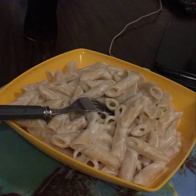  مكرونة بالصلصة البيضاء 