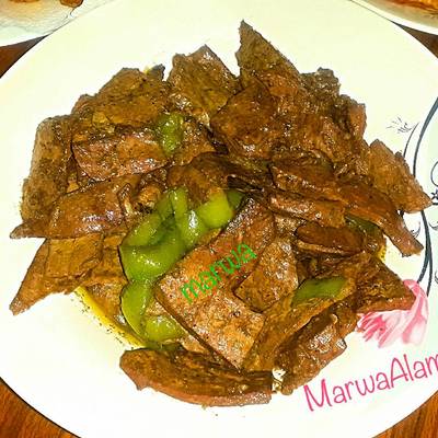  شرائح كبدة ضاني بالفلفل الأخضر 