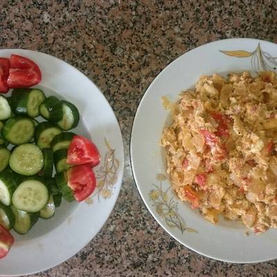  شكشوكه بالبصل والطماطم 