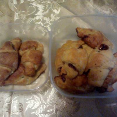  كرواسون جبنه وزيتون / وشيكولاته 