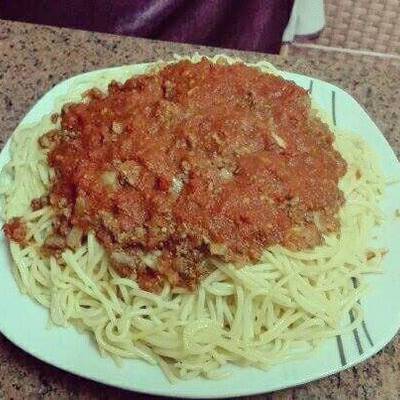  مكرونه باللحمه المفرومه والصوص الأحمر 