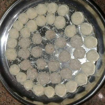  كرات جوز الهند بالفول السوداني 