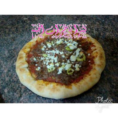  بيتزا باطراف الجبن 