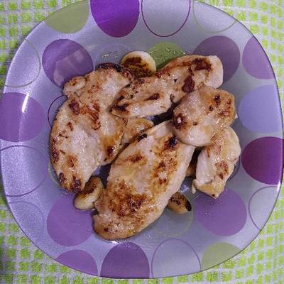  شرايح دجاج بالزيت الزيتون و التوم و الليمون (دايت) 