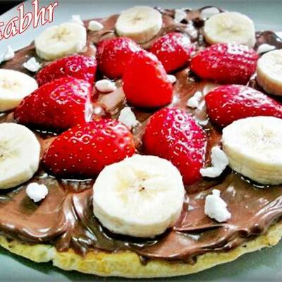  بيتزا النوتيللا والفراولة والمارشميللو 