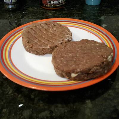  برجر اللحمه البيتى محشو جبنه 