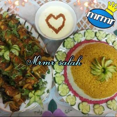  شيش طاووق مع الارز الالوان والتومية بالزبادي 