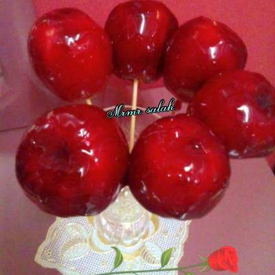  التفاح بصوص الكراميل الاحمر 