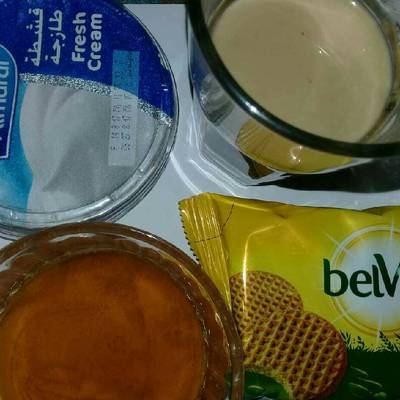  الفطور......قشطه وعسل.