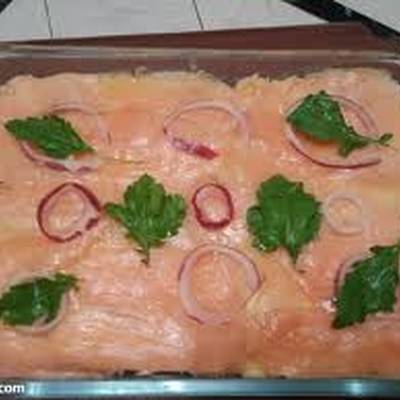  طريقة عمل سلمون المدخن مع البصل والليمون 