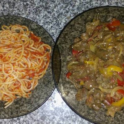  كبد وقوانص مع مكرونه حمرا 