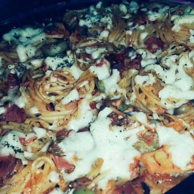  إسباجتي بالسوسيس و الزيتون 