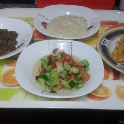  كفتة على طريقتي مع مكرونة وطحينة وسلطة 