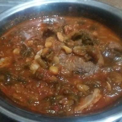  سبانخ باللحمة والحمص 