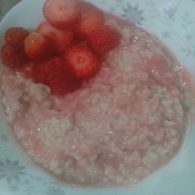  شوفان بالموز والفراولة 