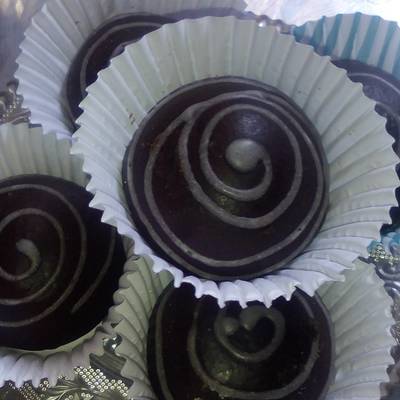  حلوة بالبيض مغلي بشكولا 