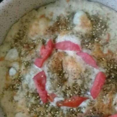  فطيرة زعتر وجبنه.