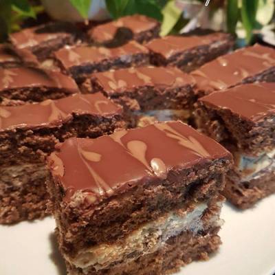  قطع كيك بالشوكولا 