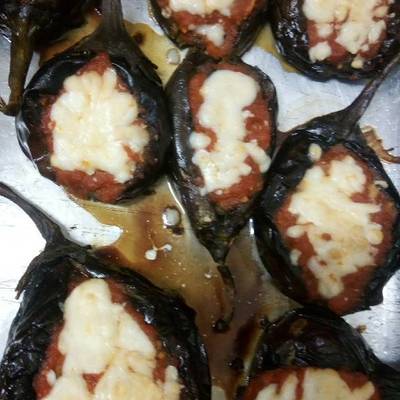  باذنجان باللحمة المفرومة والموتزاريلا 