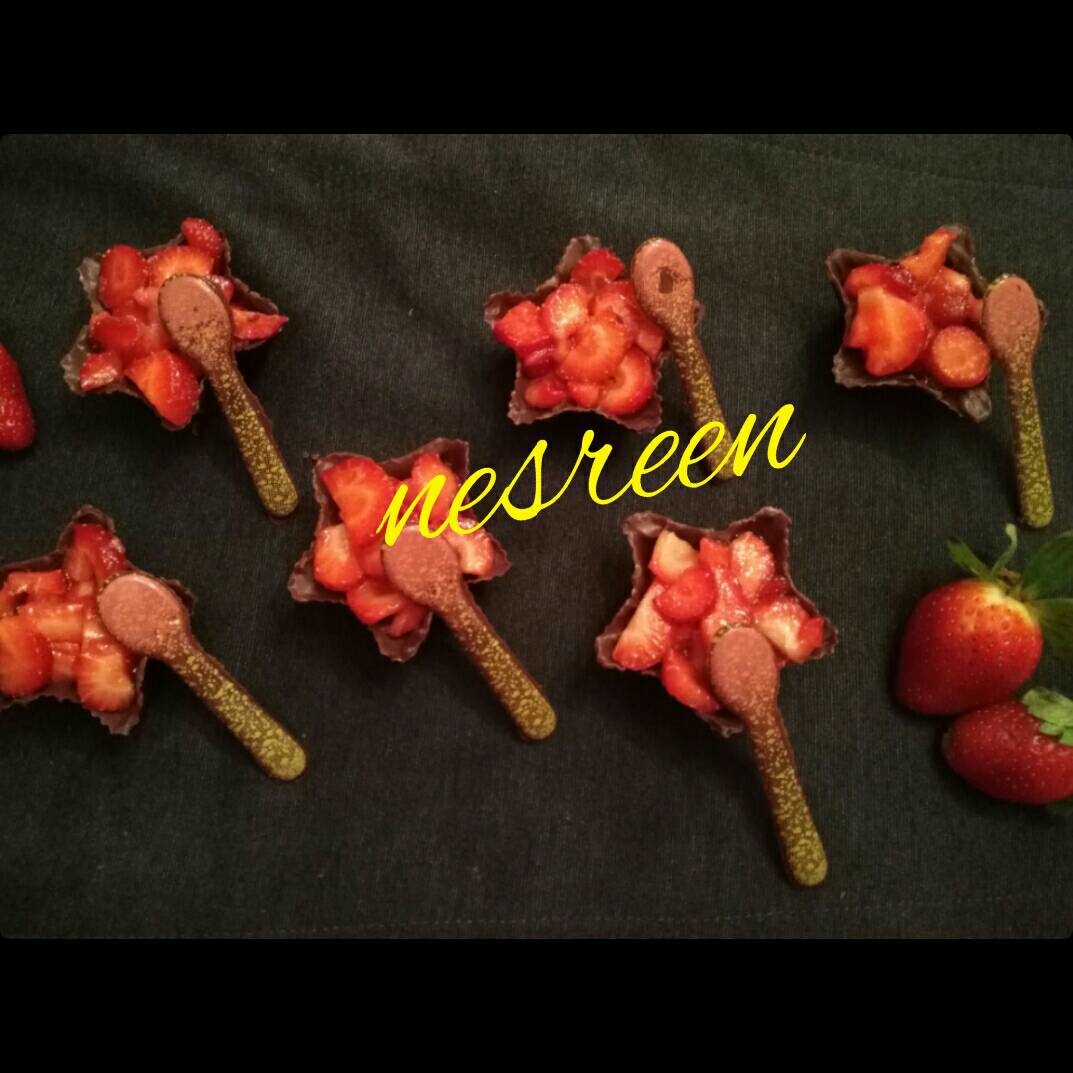  اكواب الشوكولاته بالفراوله 