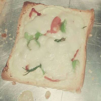  بيتزا بعيش التوست (عشاء سهل و لذيذ) 