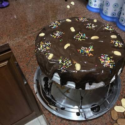  كيكه اسفنجي بصوصالشيكولاته 