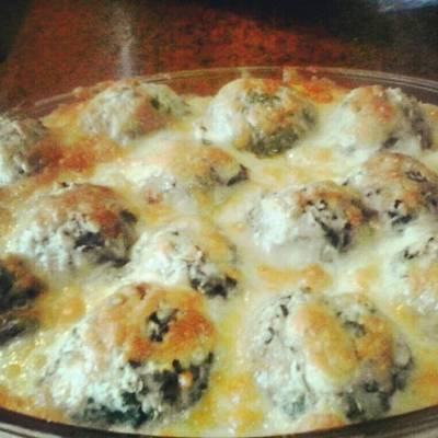  كرات البطاطس باللحم المفروم وصوص البشاميل 