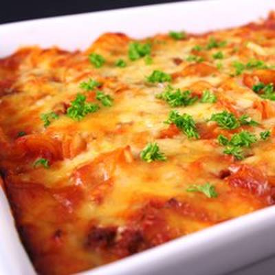  طريقة عمل صينية مكرونة بالبسطرما 