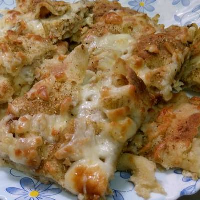  فطيرة التونة والموتزاريلا بالعيش الشامي (اقتصادية بقايا) 