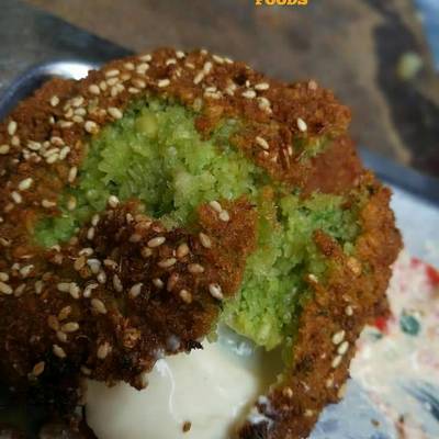  فلافل محشية موتزاريلا و سمسم 