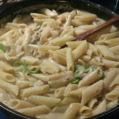  مكرونه بالمشروم و قطع الفراخ و جبنه موتزاريلا 