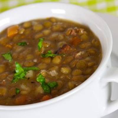  شوربة عدس سهله ولذيذه 