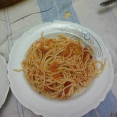  مكرونه بالصلصه و الخضار 