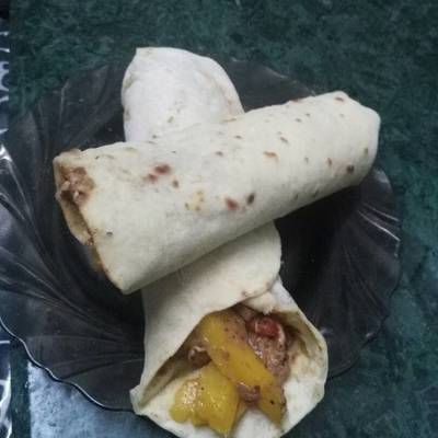  الشاورما وعيش التورتيلا البيتي 