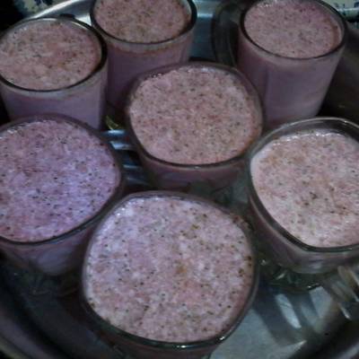  زبادي  بقطع الفروالة 