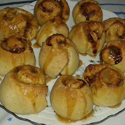  سينابون بصوص الكراميل ومحشو سودانى بالقرفة 