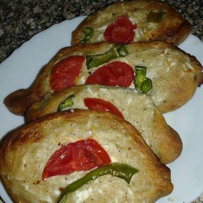  قوارب البيتزا بصوص البشميل 